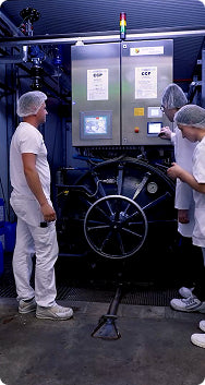 Mitarbeiter arbeiten zusammen